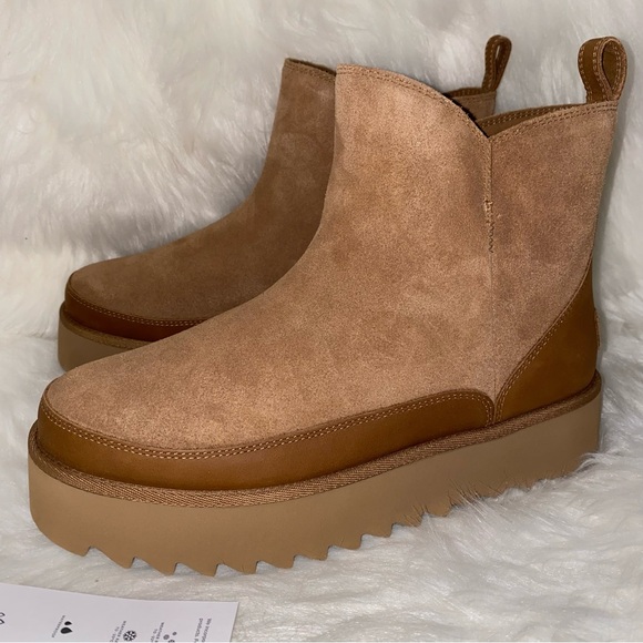 Ugg boots size 10 New in box - Picture 7 of 13